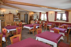 Breakfast and dinner served - Albergo 2000 (Livigno)
