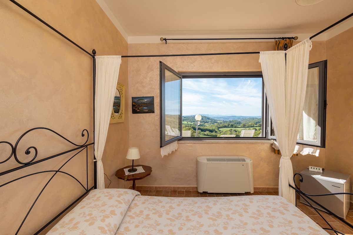 Superior Double Room | 1 bilik tidur, peti besi dalam bilik, meja, Wi-fi percuma