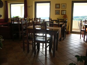 Daily continental breakfast (EUR 5 per person)