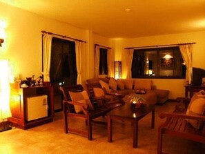 华丽客房 | 迷你吧、客房内保险箱、免费婴儿床、折叠床/加床（额外收费）