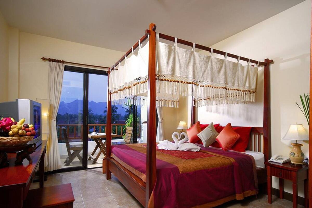 Deluxe Room | Minibar, in-room safe, free cots/infant beds, rollaway beds