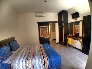 스탠다드룸 | 책상, 무료 WiFi