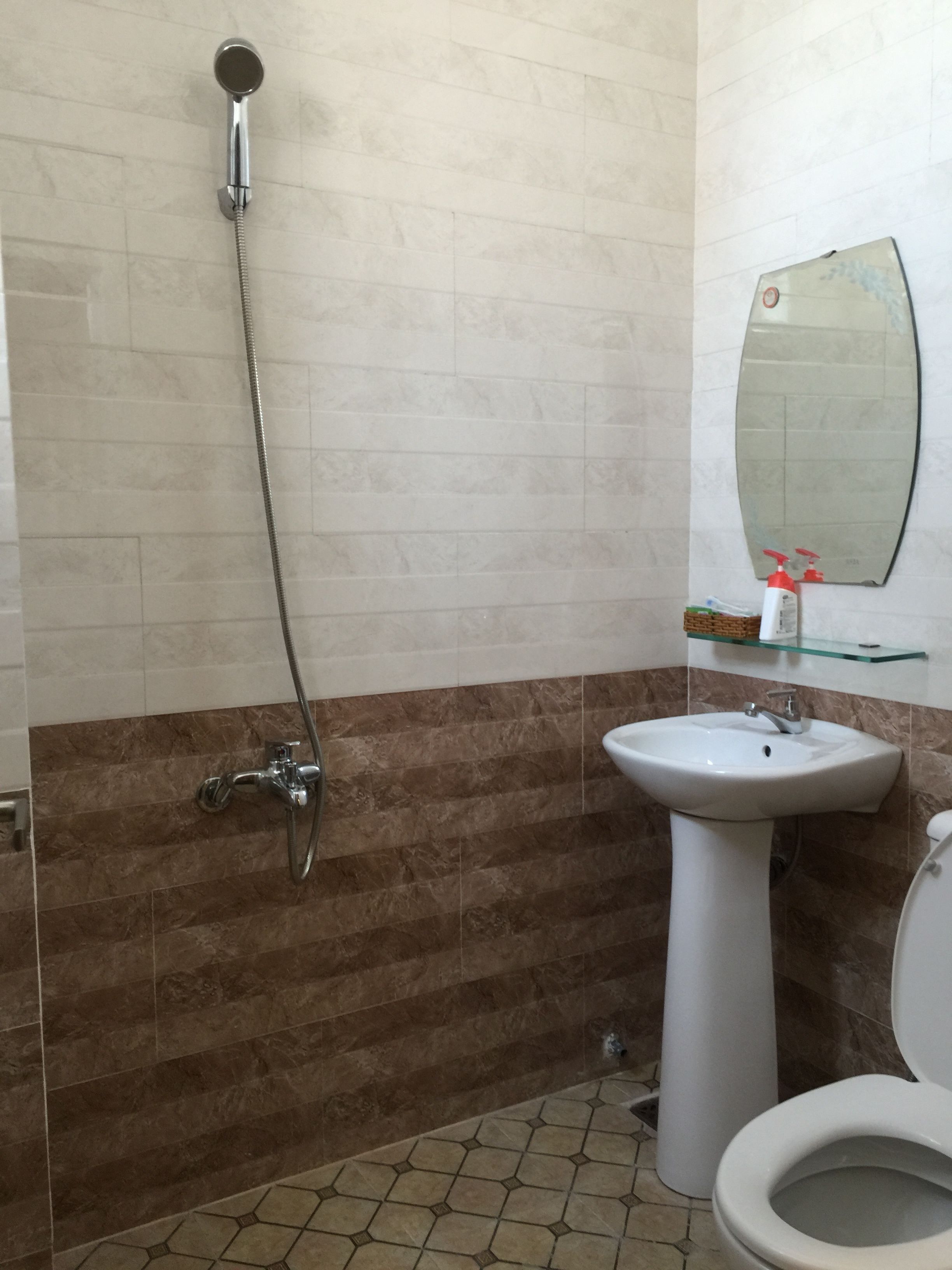 family room | bathroom | shower, free toiletries, hair dryer, slippers