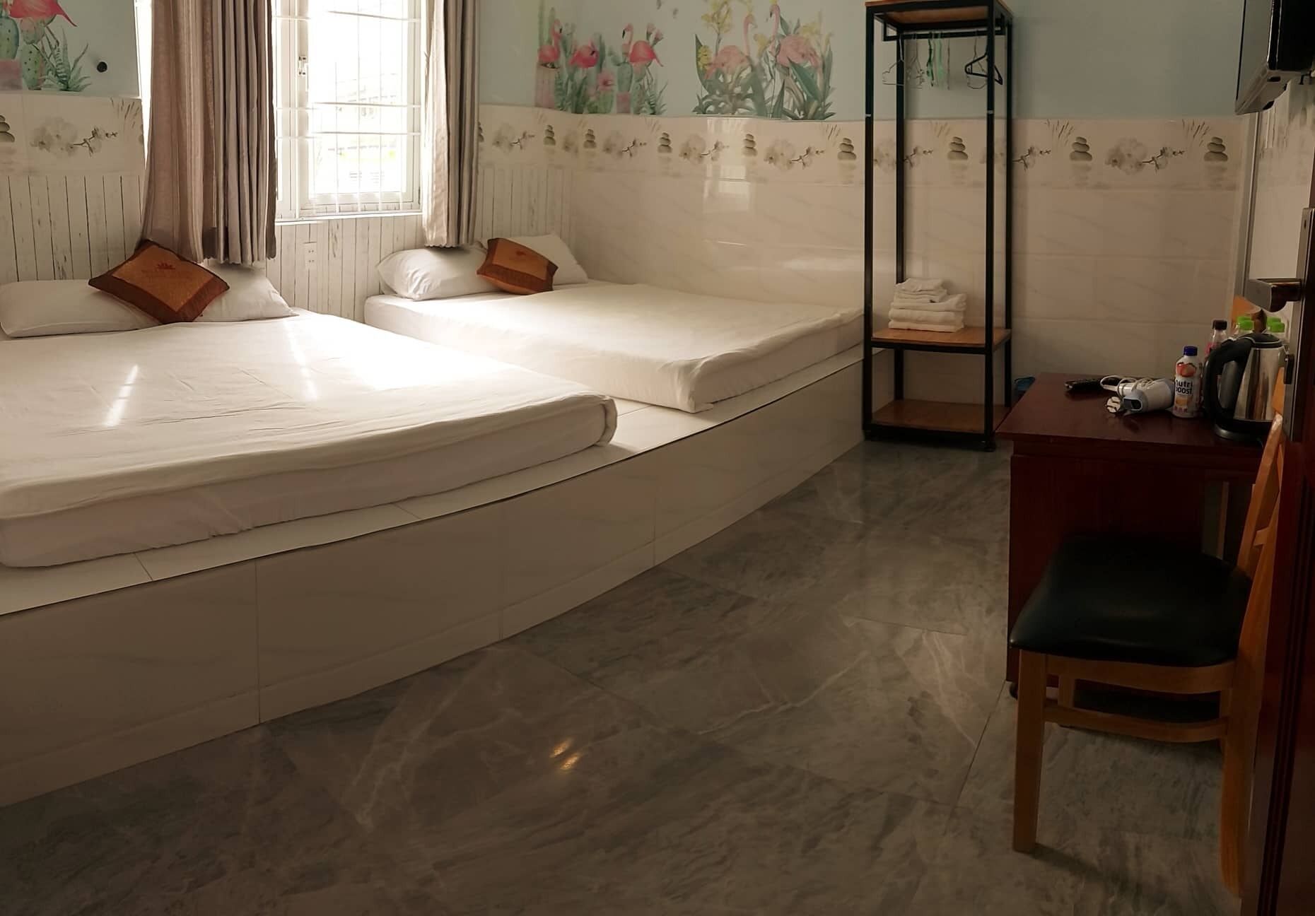 family room | minibar, in-room safe, cots/infant beds, rollaway beds