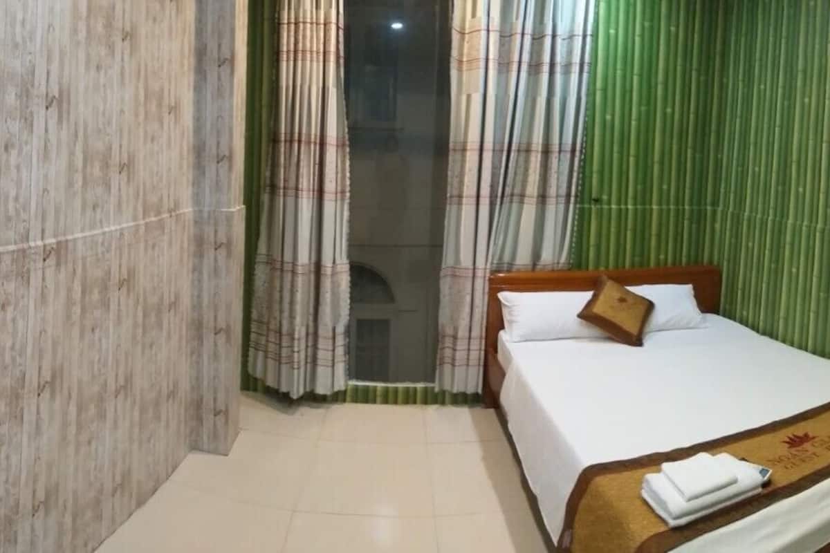 double room | minibar, in-room safe, cots/infant beds, rollaway beds