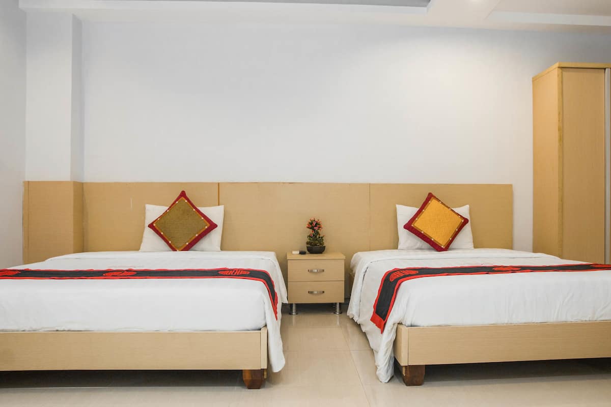 Superior Triple Room, Non Smoking | Minibar, in-room safe, desk, free WiFi