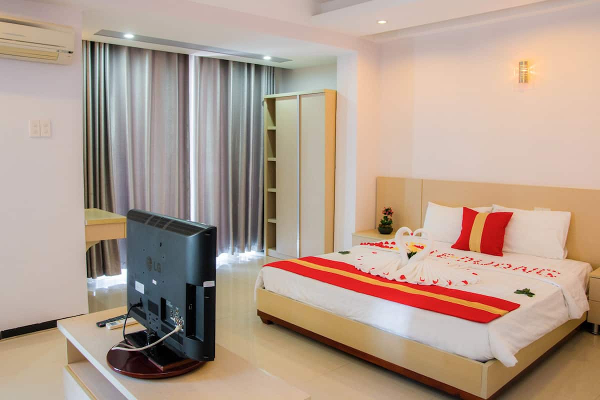 Suite, City View | Minibar, in-room safe, desk, free WiFi