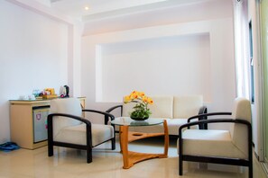Suite, City View | Minibar, in-room safe, desk, free WiFi - Le Duong Hotel (Nha Trang)