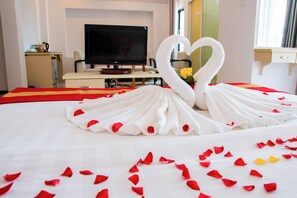 Suite, City View | Minibar, in-room safe, desk, free WiFi - Le Duong Hotel (Nha Trang)