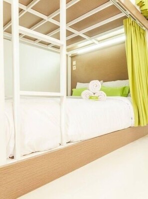 Free WiFi, bed sheets