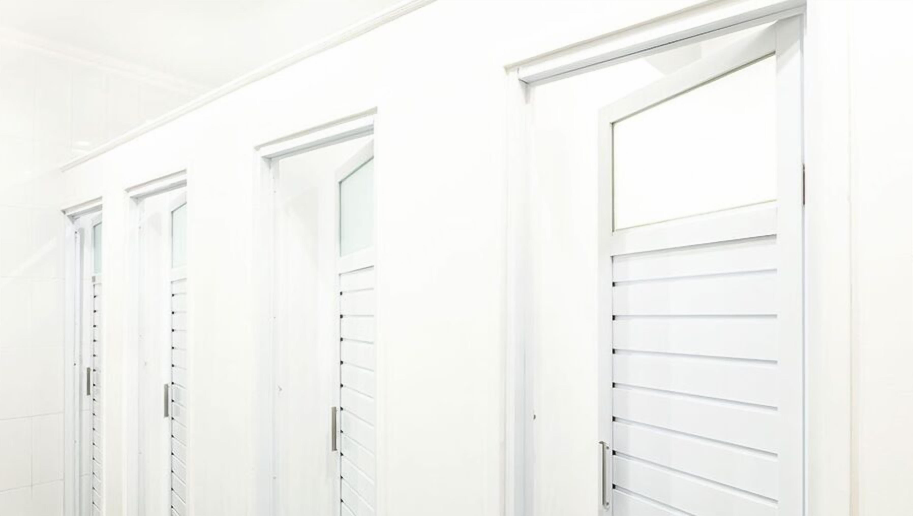 Ducha, secador de pelo, toallas