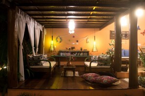 Televisión LED y películas con cargo 