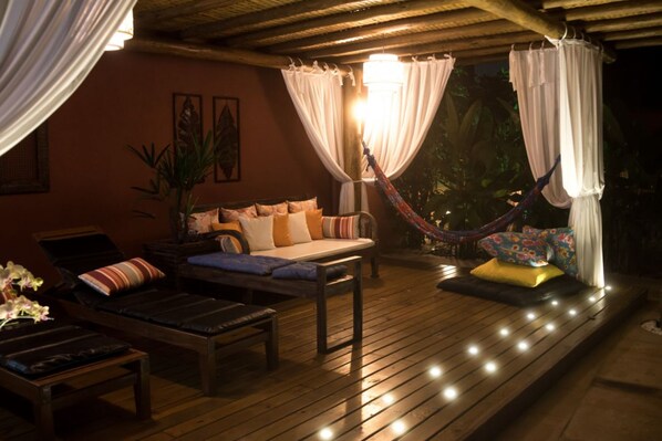 Televisión LED y películas con cargo 