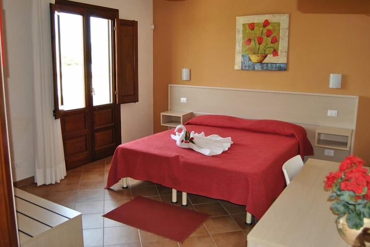 Ropa de cama de alta calidad, minibar, escritorio y insonorización