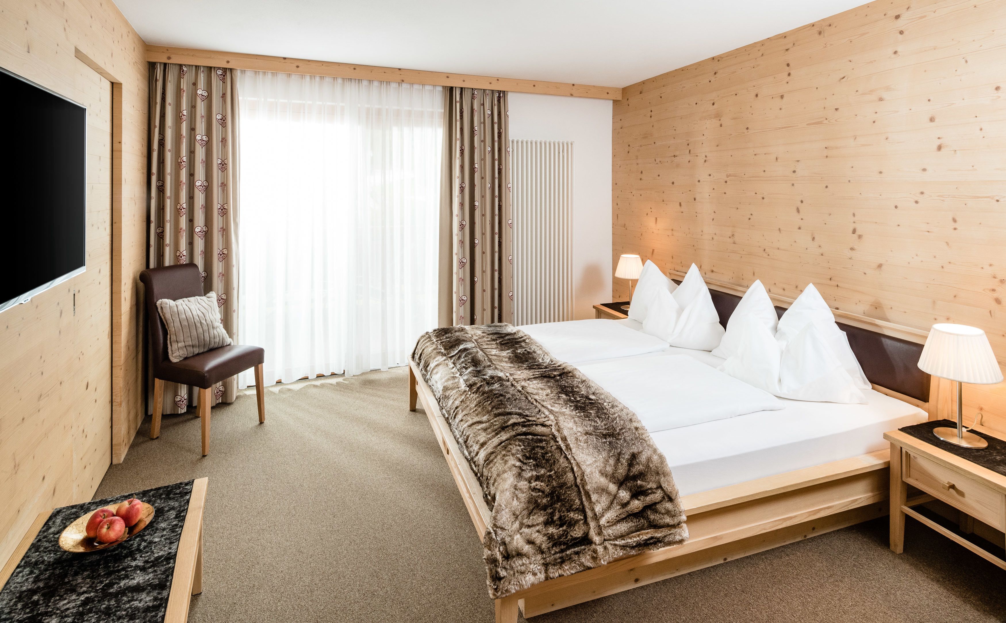 Suite, Bergblick | Minibar, Zimmersafe, Schreibtisch, laptopgeeigneter Arbeitsplatz