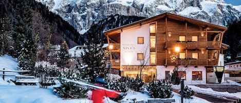 Vista frontal de la propiedad