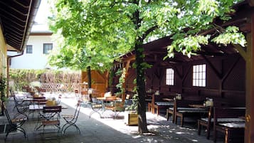 Mittagessen und Abendessen, regionale Küche