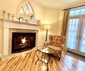 Phòng Deluxe, ban công | Phòng cách âm, truy cập Internet không dây miễn phí, bộ trải giường 