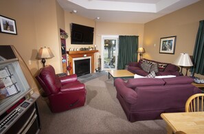 Living room - Solitude Village at Okemo  by Vail Resorts (Ludlow)