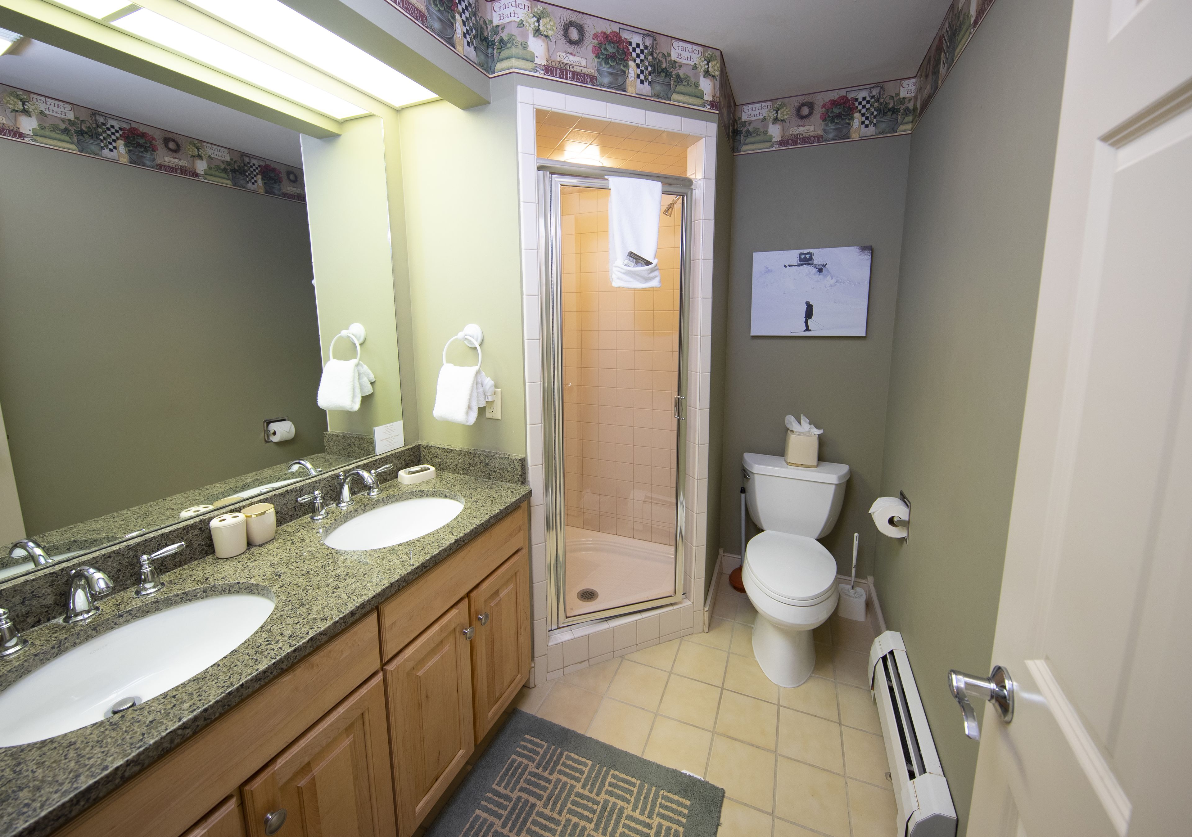 Solitude Village Two Bedroom Suite Mountainside | Bathroom | Combined shower/tub, towels