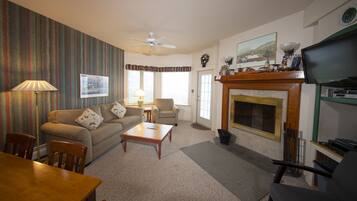 Suite, 2 habitaciones, junto a la montaña (Solitude Village) | Sala de estar | Televisión de pantalla plana de 30 pulgadas con canales por cable