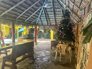 32-inch flat-screen TV with cable channels - Coco Hotel (Sosúa)