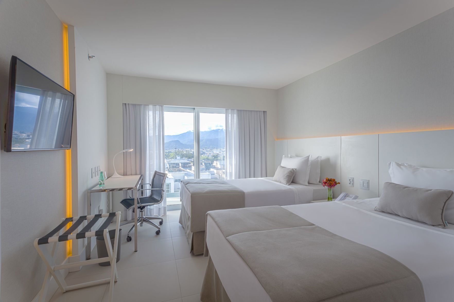 防敏寢具、迷你吧、房內夾萬、書桌