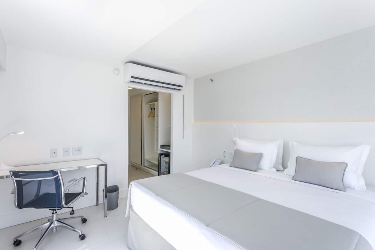 Literie hypoallergénique, minibar, coffre-fort, bureau