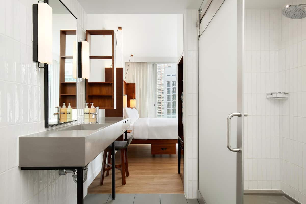 Room, 1 Queen Bed, Corner | Premium bedding, in-room safe, iron/ironing board, WiFi (free)