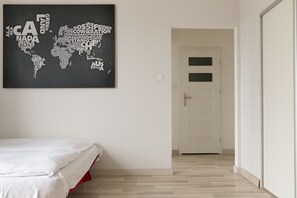Estudio | Tabla de planchar con plancha, wifi gratis y ropa de cama