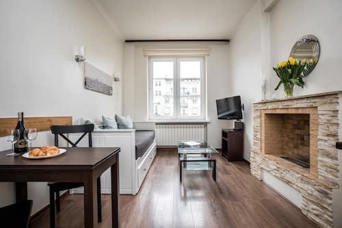Appartamento City, 2 camere da letto, angolo cottura, vista città | Soggiorno | TV LED