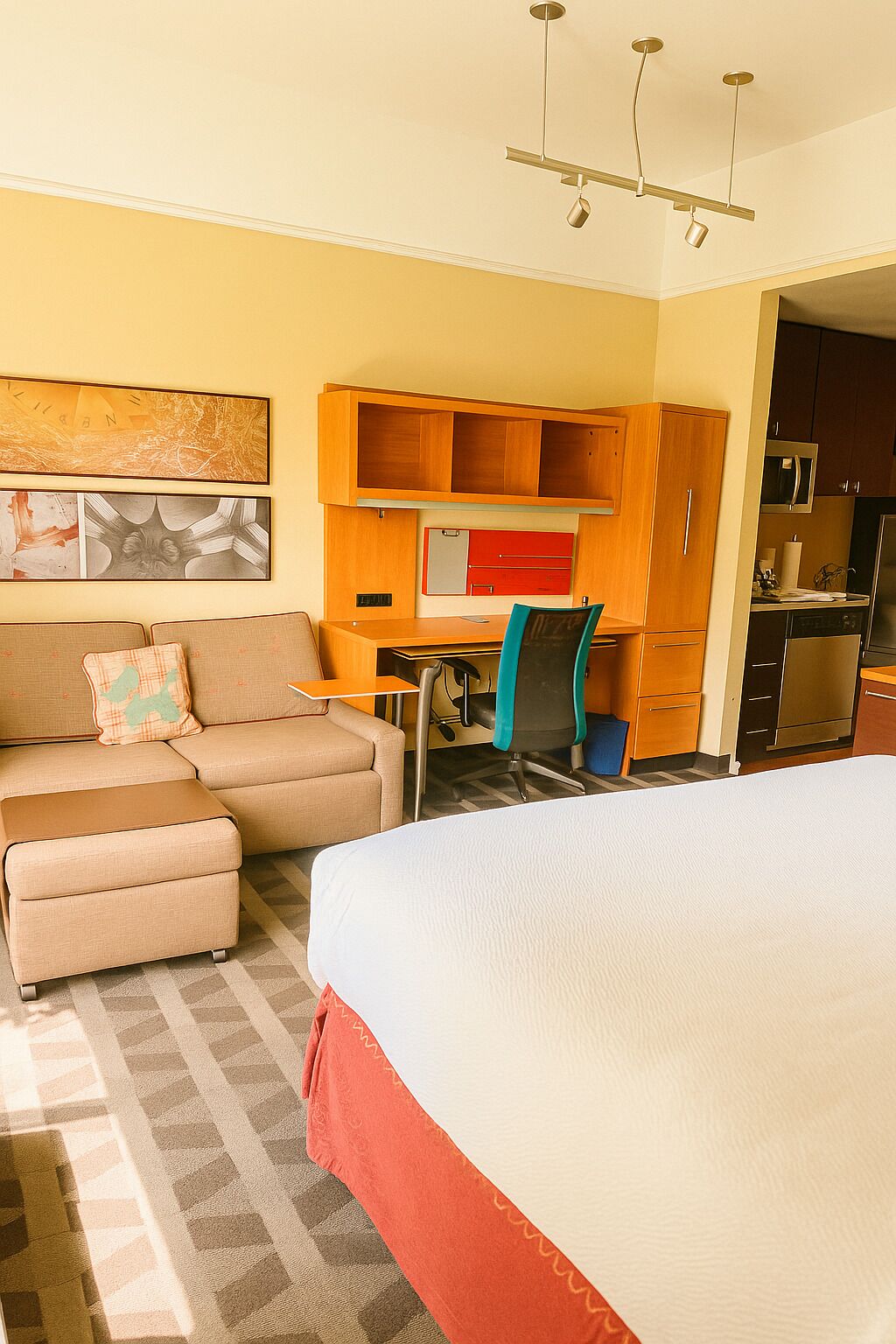 studio, 1 king bed with sofa bed | 1 bedroom, in-room safe, desk, laptop workspace