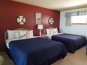 Free WiFi, bed sheets - Square Rigger Harbor Motel (Baileys Harbor)