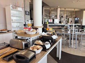 Päivittäinen buffetaamiainen maksusta