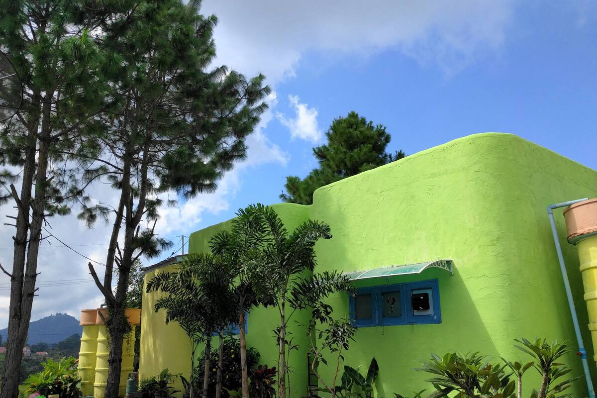 House, 2 Bedrooms, Mountain View | Front of property