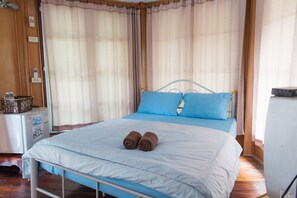 Sanyajai Cottage | Desk, rollaway beds, free WiFi - Fufu In Love Cottages & Campground (Khao Kho)