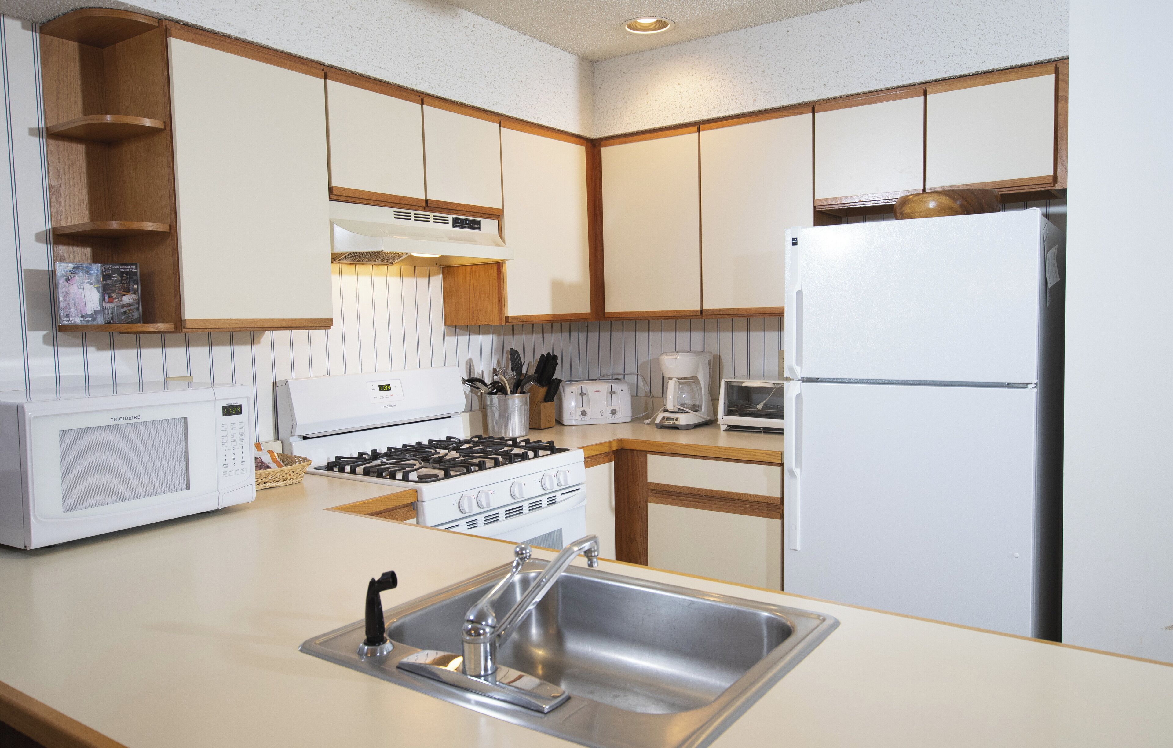 Condo, 3 Bedrooms, Mountainside | Private kitchen | Fridge, microwave
