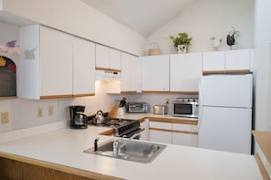 Condo, 2 Bedrooms, Mountainside (Winter Place, plus Loft) | Private kitchen