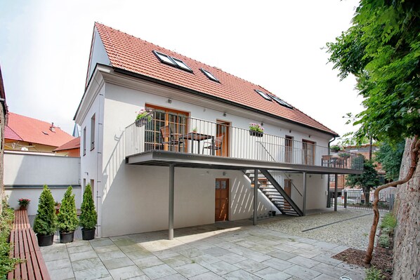 المنشأة من الخارج