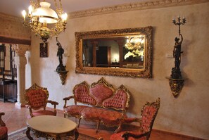 Suite | Living room