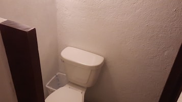 Standard Room, 1 Double Bed | Bathroom