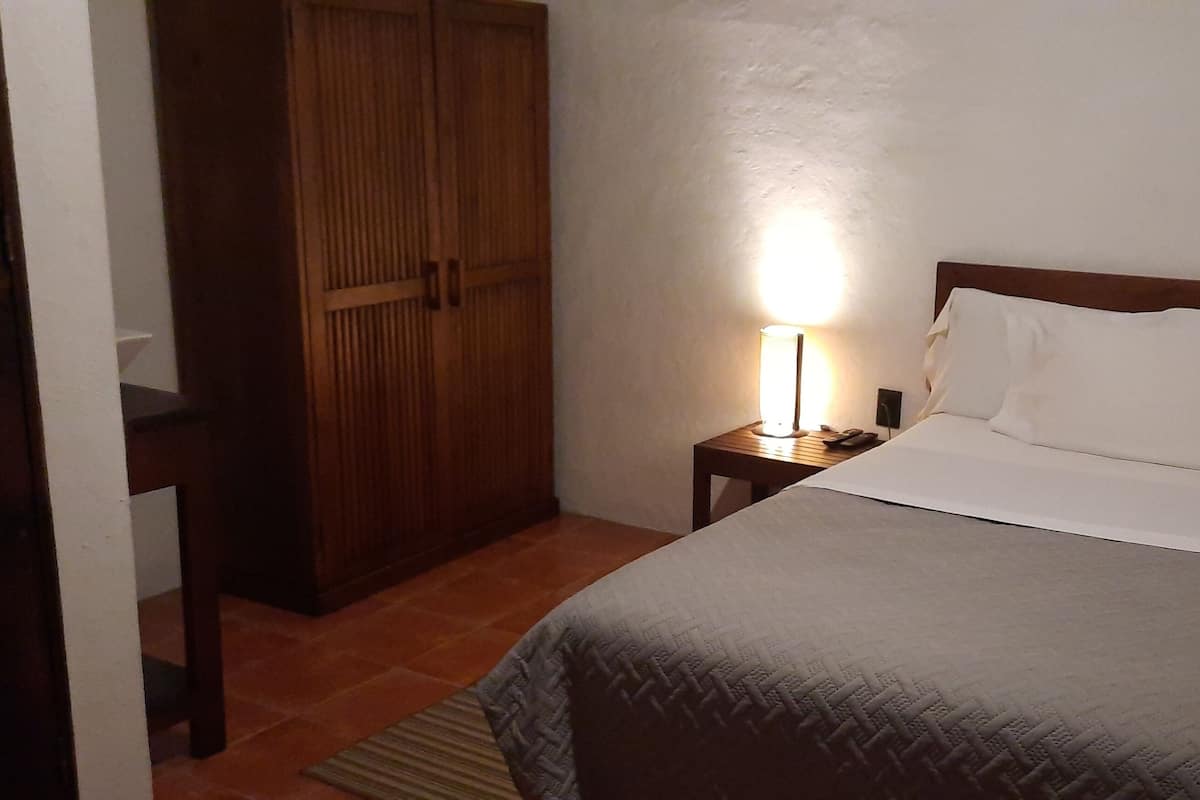 Free cots/infant beds, free WiFi, bed sheets