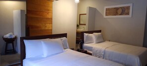 Standard Quadruple Room, 2 Double Beds | Cribs (free), WiFi (free), bed sheets - Hotel El Arco (Valle de Bravo)
