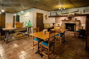 Breakfast, dinner served; international cuisine, pool views 