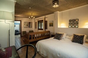 Chambre Double Supérieure, 1 très grand lit, vue montagne