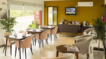 Free daily full breakfast