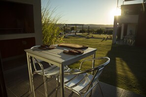 尊荣套房, 泳池景观 | 露台