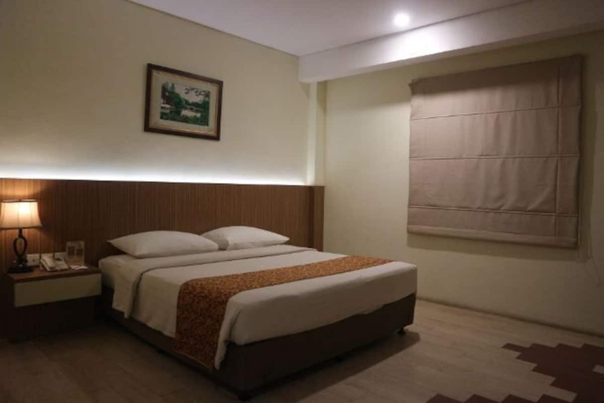 In-room safe, desk, free WiFi, bed sheets