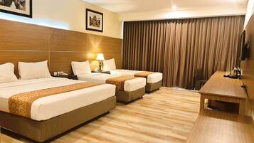 Family Suite, Berbilang Katil | Peti besi dalam bilik, meja, Wi-fi percuma, cadar katil