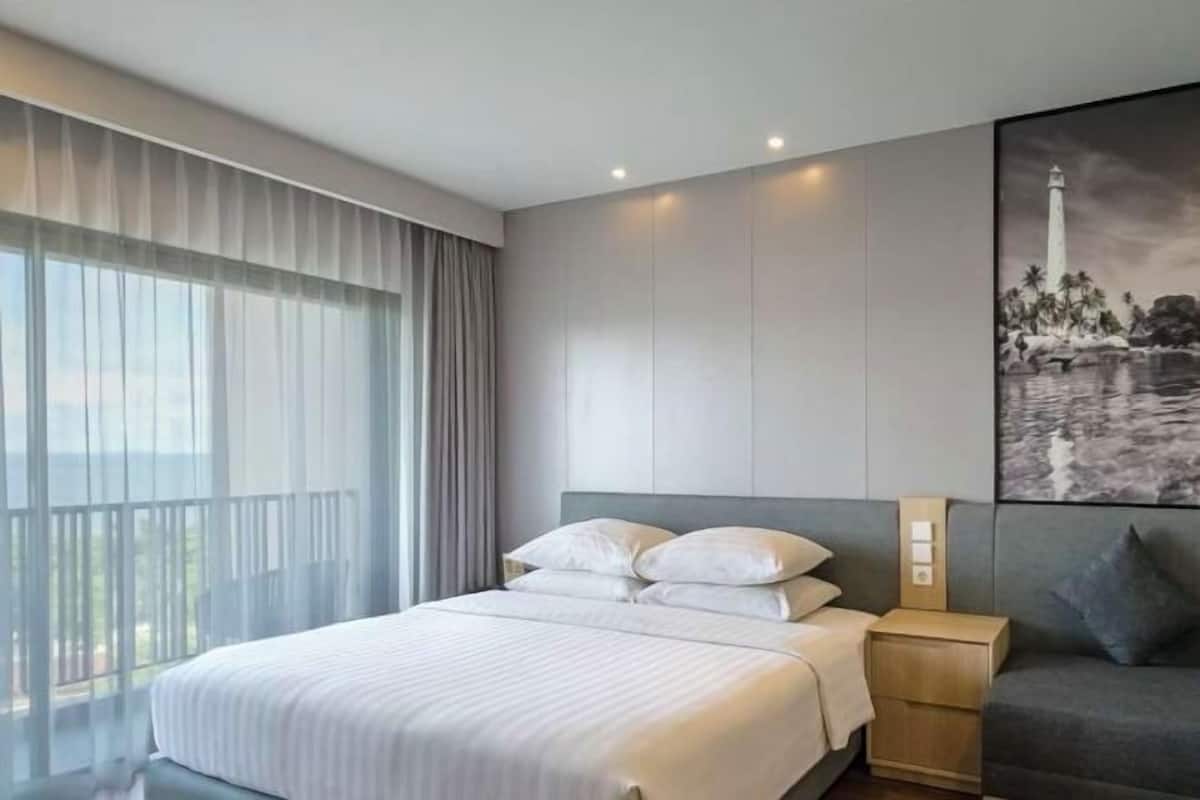 In-room safe, desk, free WiFi, bed sheets